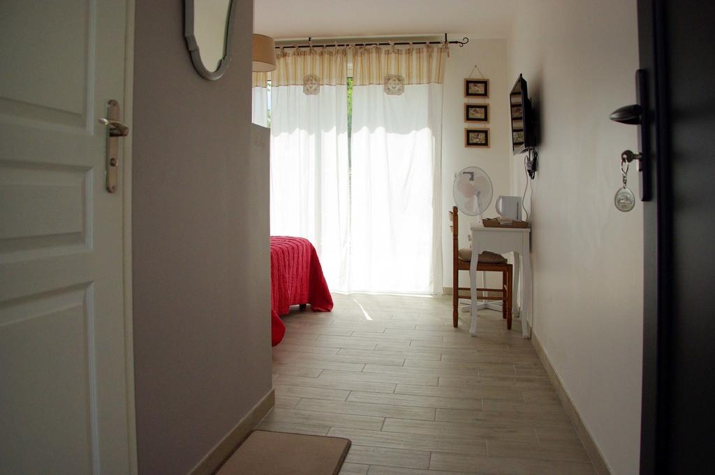 Les Abris Du Chateau Mer Exterior photo